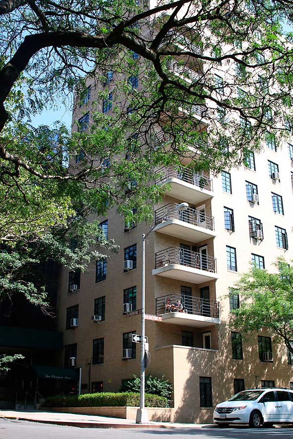 Such great Heights: Primo Pierrepont St. building for sale, but unlikely to be razed