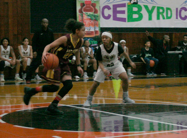 Fourth-quarter phenom: Naz star leads team to victory