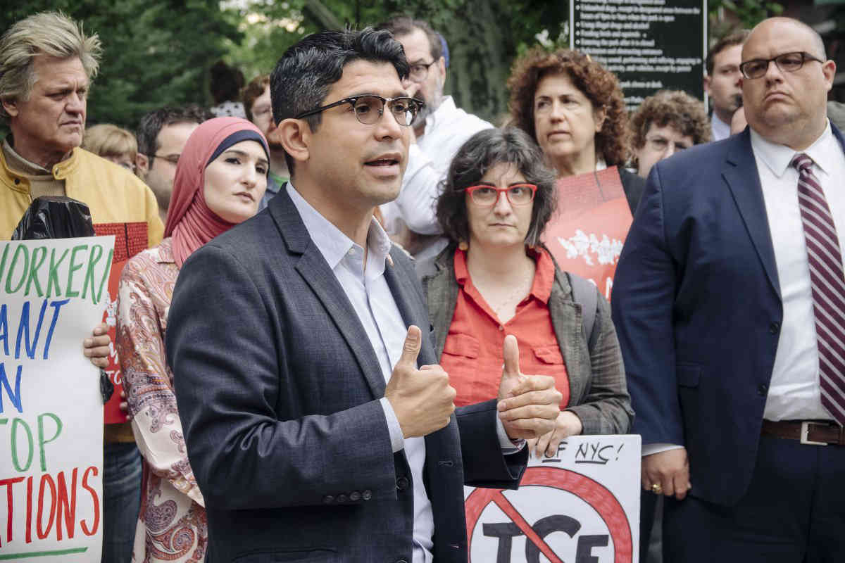 Detained on arrival: Locals protest arrest of undocumented pizza deliveryman at Fort Hamilton Army Base