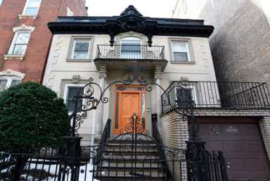 Folk hero: Musician Joan Baez joins locals in push to save Carroll Gardens schoolhouse