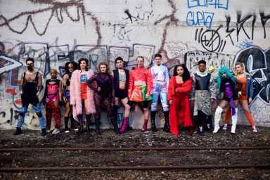 Wilde ’n’ out: Musical mashes Oscar Wilde with fascist future