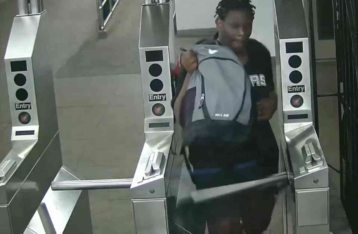 Robbers attack straphangers in Kensington, Windsor Terrace crime spree: NYPD