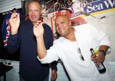 Flatlands pub hosts meet-and-greet with New York Rangers legend