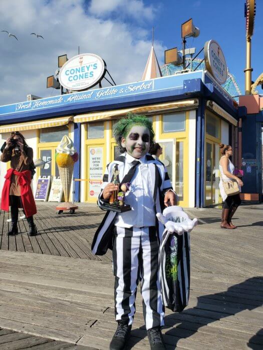 winner of coney island costume contest