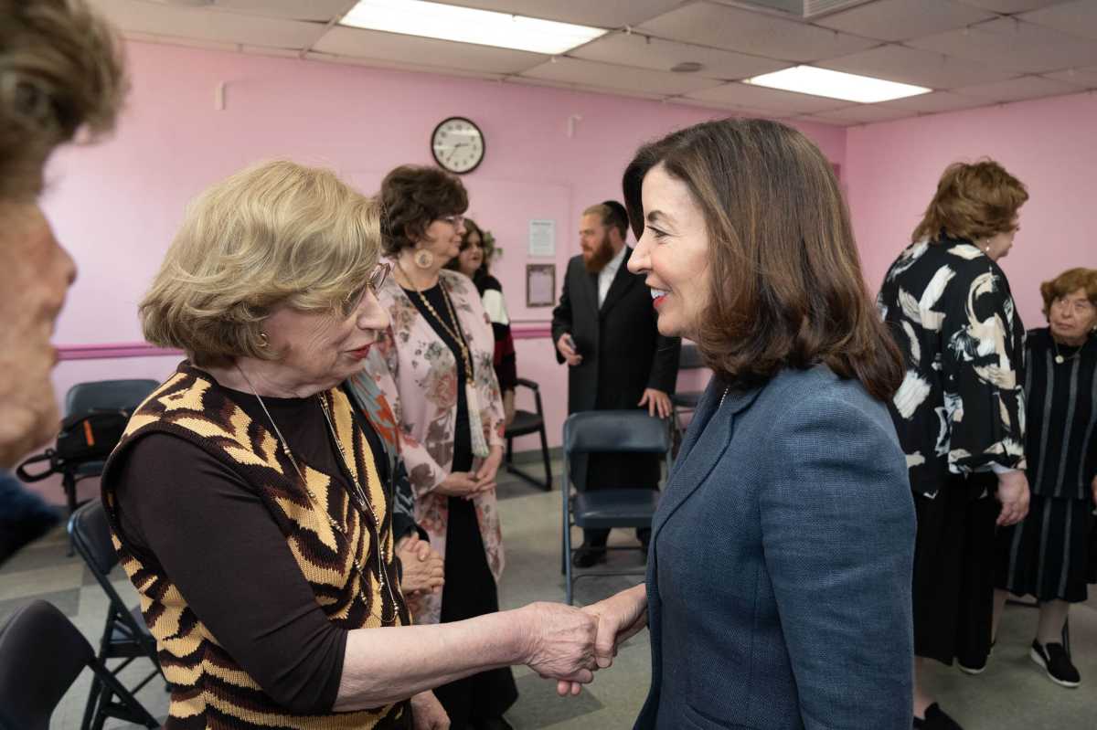 kathy hochul speaks with holocaust survivors