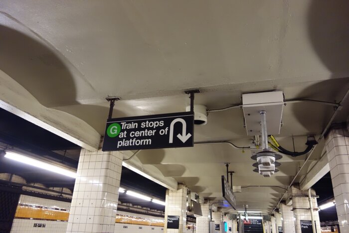 g train sign