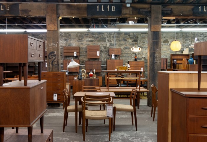 lanoba furniture warehouse red hook