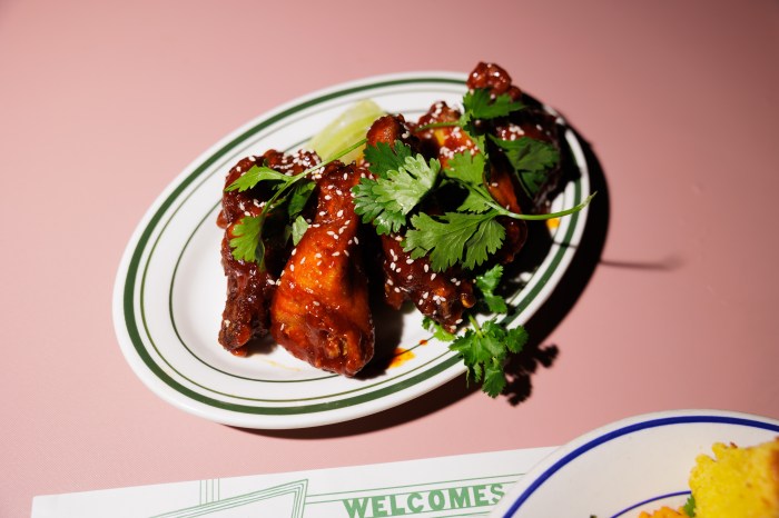new chipotle wings at kellogg's diner in Williamsburg