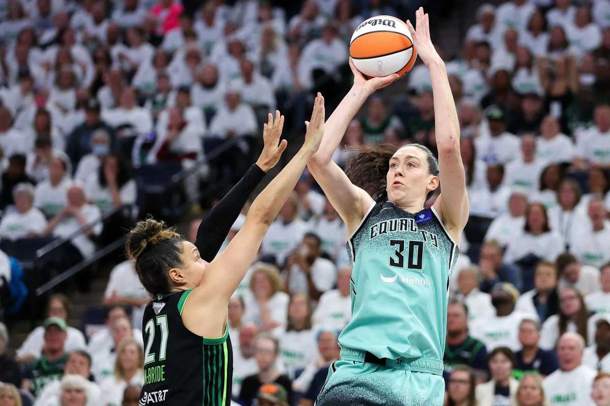 2024-10-17T050926Z_1145882599_MT1USATODAY24509377_RTRMADP_3_WNBA-FINALS-NEW-YORK-LIBERTY-AT-MINNESOTA-LYNX-ezgif.com-webp-to-jpg-converter