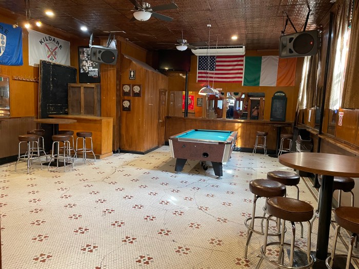 irish haven bar interior