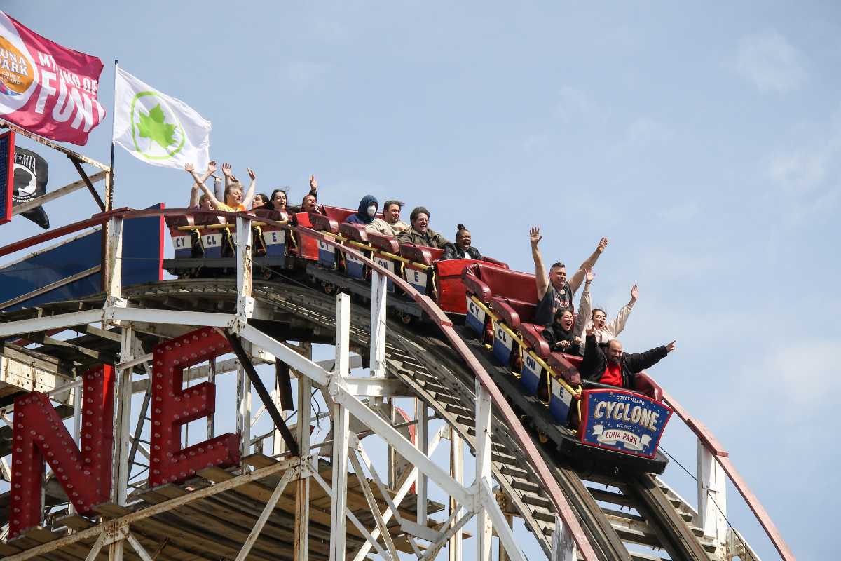 luna park opening cyclone ride