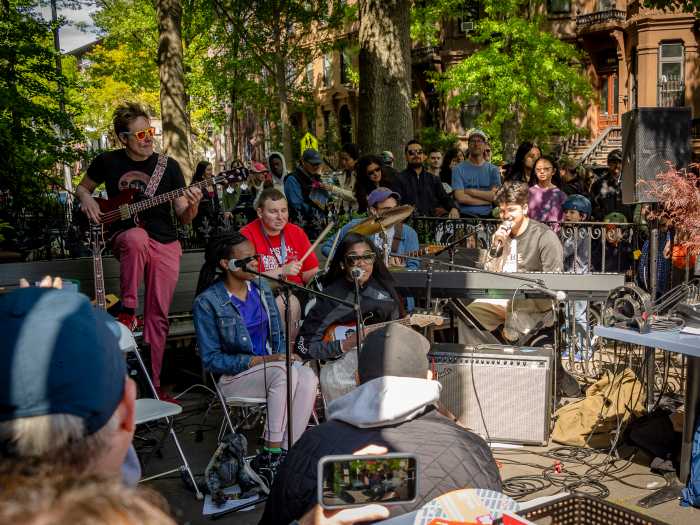 big crowd and musicians at park slope open stages