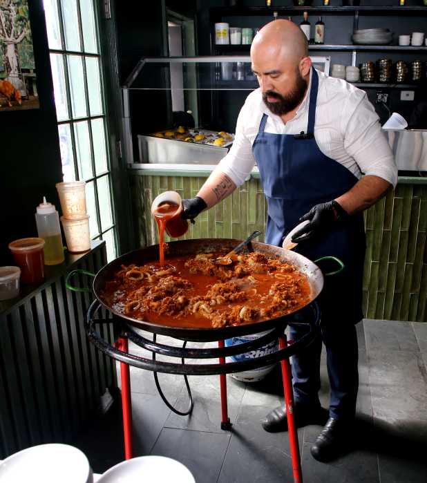 man cooking at bar chuzo
