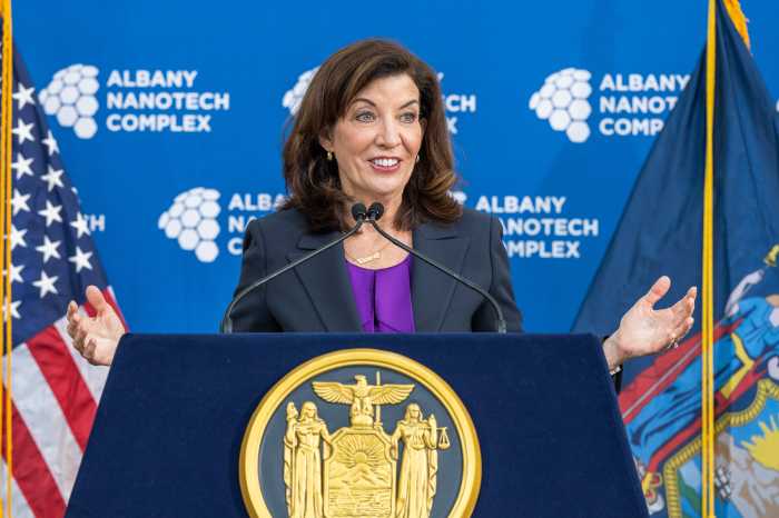 kathy hochul queen one