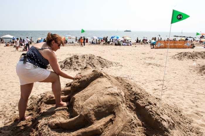 dawn henning sculpting bodega cat out of sand