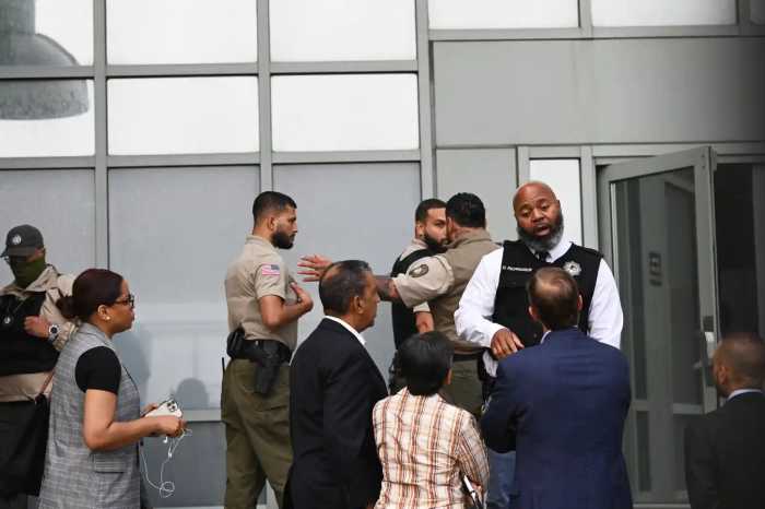 congress members outside MDC